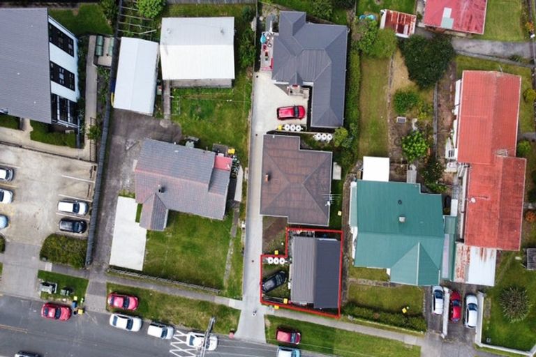 Photo of property in 4 Fruitvale Road, New Lynn, Auckland, 0600