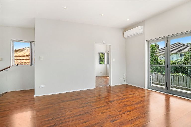 Photo of property in 1/18 Forrest Hill Road, Forrest Hill, Auckland, 0620