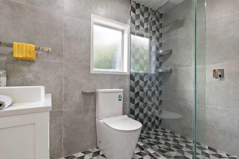 Photo of property in 1/20 Hogans Road, Glenfield, Auckland, 0629