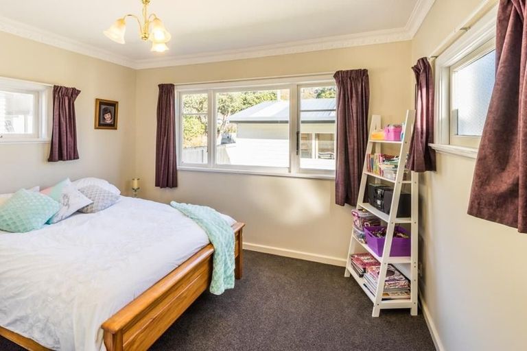 Photo of property in 41 Saint Ronans Avenue, Waterloo, Lower Hutt, 5011