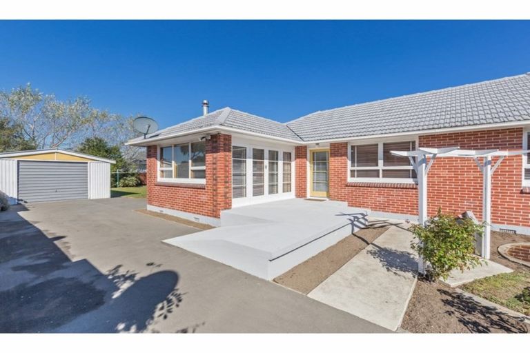 Photo of property in 32 Bournemouth Crescent, Aranui, Christchurch, 8061