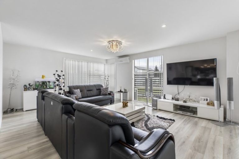 Photo of property in 26 Rere Close, Takanini, 2112