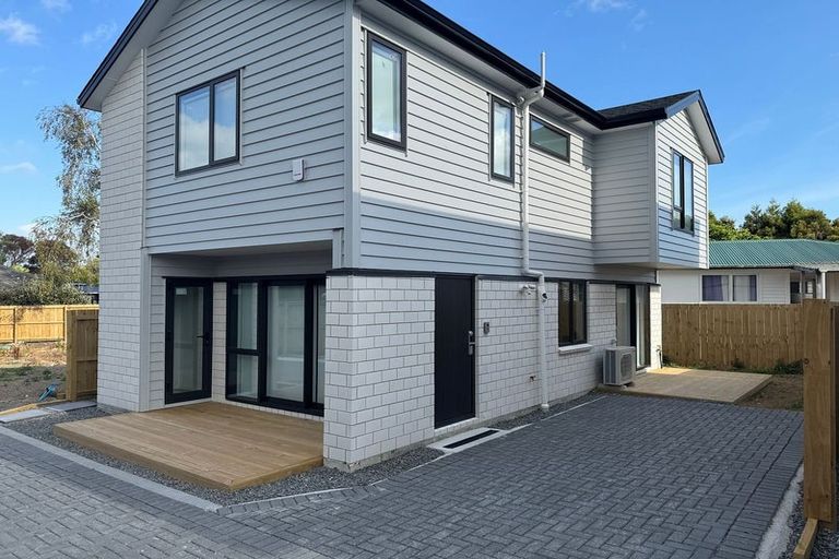 Photo of property in 4 Hughdene Place, Henderson, Auckland, 0610