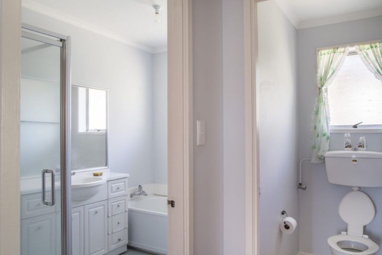 Photo of property in 1/31a Seaview Road, Glenfield, Auckland, 0629