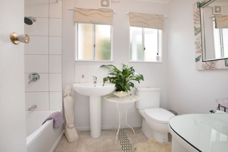 Photo of property in 71 Larsen Crescent, Tawa, Wellington, 5028