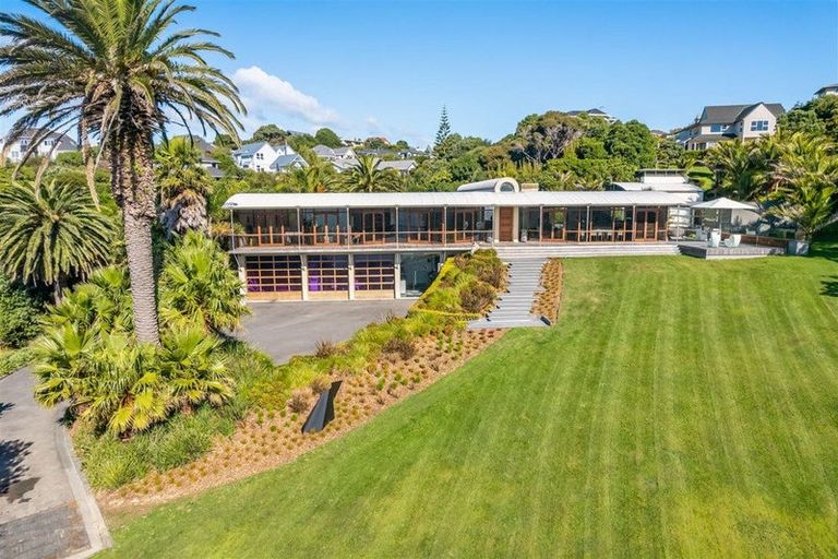 Photo of property in 360 Paremata Road, Whitby, Porirua, 5381