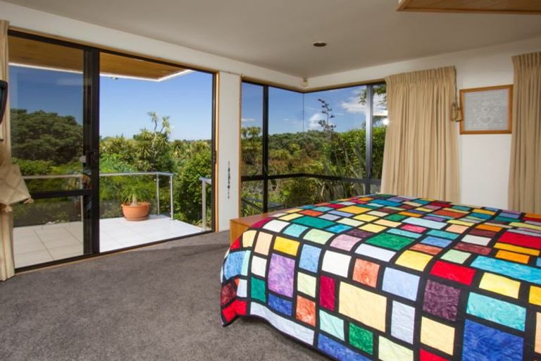 Photo of property in 33 Beulah Avenue, Rothesay Bay, Auckland, 0630