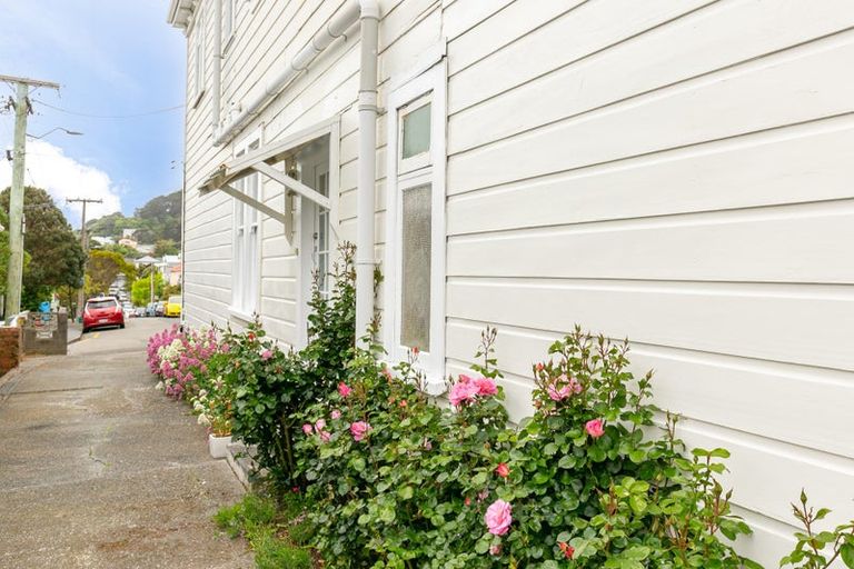 Photo of property in 51 Scarborough Terrace, Mount Victoria, Wellington, 6011