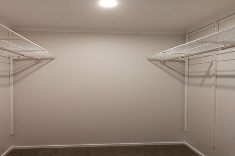 Photo of property in 5a Grumman Lane, Newlands, Wellington, 6037