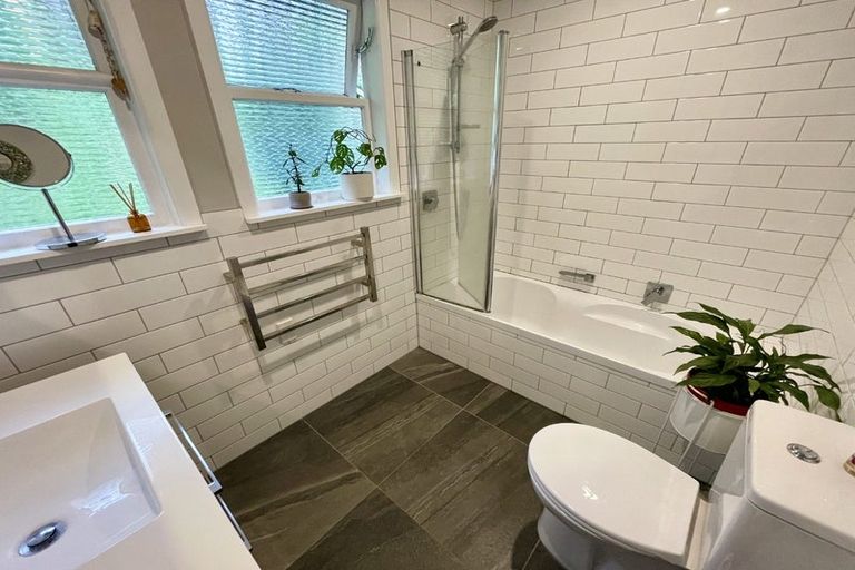 Photo of property in 19 Salford Street, Newlands, Wellington, 6037