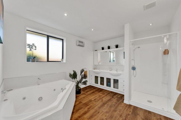 Photo of property in 14 Creese Place, Redwood, Christchurch, 8051
