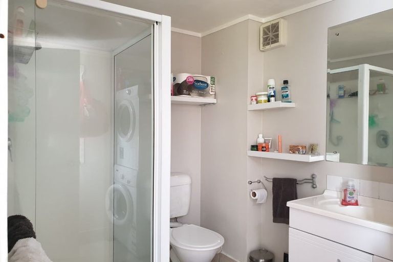 Photo of property in 38 Normanton Street, Glenfield, Auckland, 0629