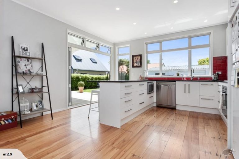 Photo of property in 32 Queen Street, Cambridge, 3434