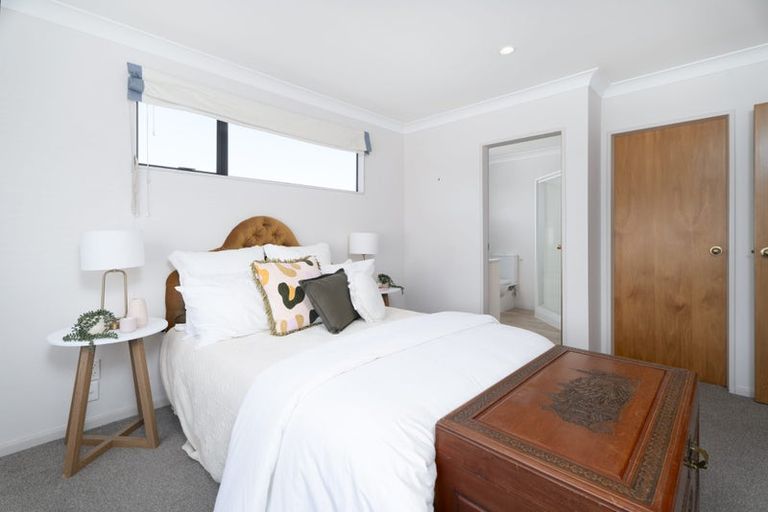 Photo of property in 121 Westchester Drive, Churton Park, Wellington, 6037