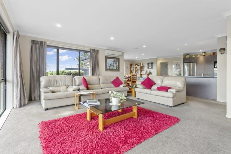 Photo of property in 2 Foothills Lane, Glen Eden, Auckland, 0602