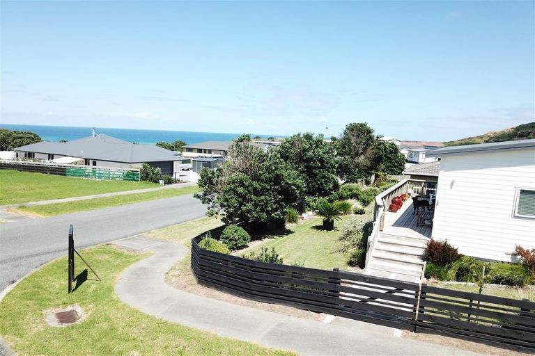 Photo of property in 1 Snapper Street, Baylys Beach, Dargaville, 0377