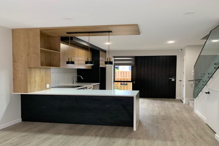 Photo of property in 3/110 Beach Road, Te Atatu Peninsula, 0610