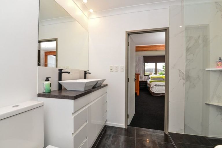 Photo of property in 50 Poaka Avenue, Dinsdale, Hamilton, 3204