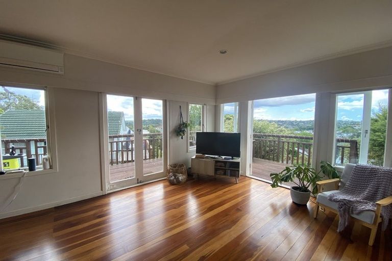 Photo of property in 35 Seaview Road, Glenfield, Auckland, 0629