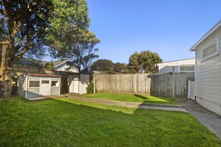 Photo of property in 123 Onepu Road, Lyall Bay, Wellington, 6022