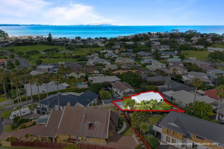 Photo of property in 58b William Bayes Place, Red Beach, 0932