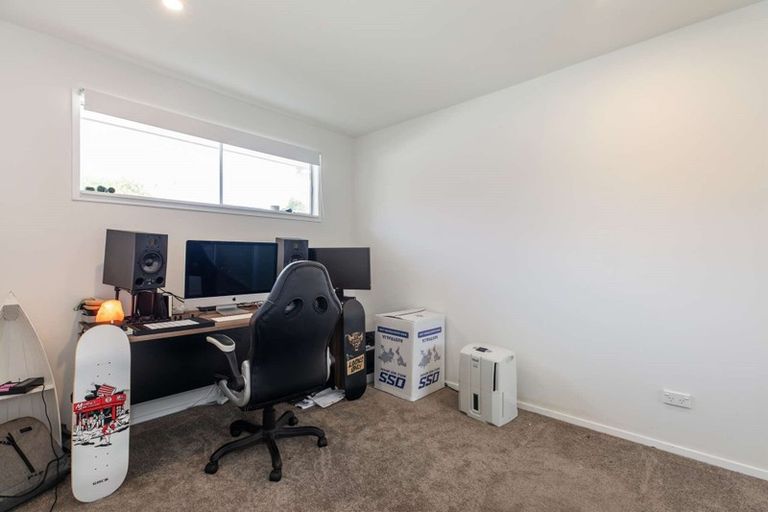 Photo of property in 1/16 Stanley Road, Glenfield, Auckland, 0629