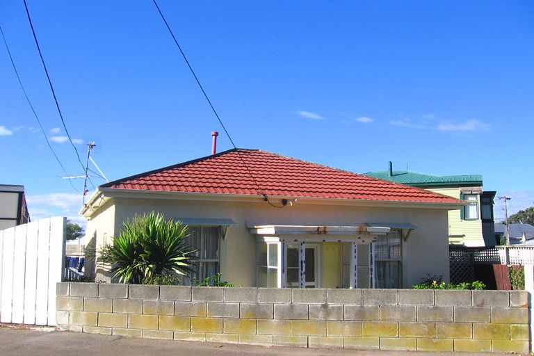 Photo of property in 209 Sutherland Road, Lyall Bay, Wellington, 6022