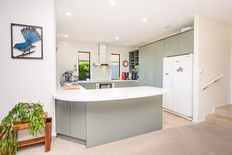 Photo of property in 70 Pacific Drive, Fitzherbert, Palmerston North, 4410