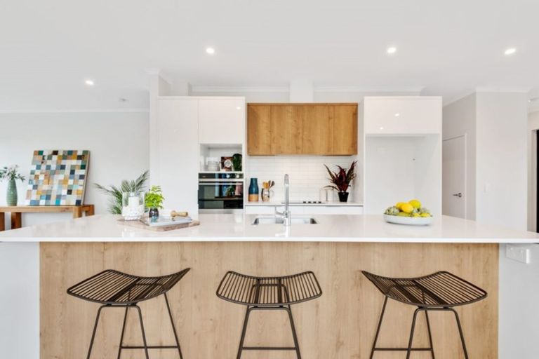 Photo of property in 1 Cambie Avenue, Red Beach, 0932