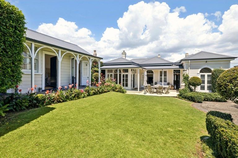 Photo of property in 15 Jubilee Avenue, Devonport, Auckland, 0624