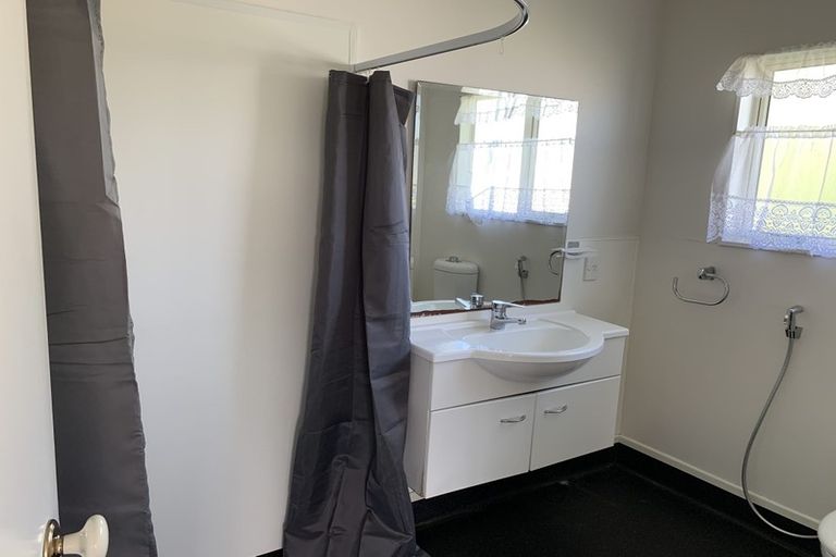 Photo of property in 16 Stephanie Close, Glenfield, Auckland, 0629