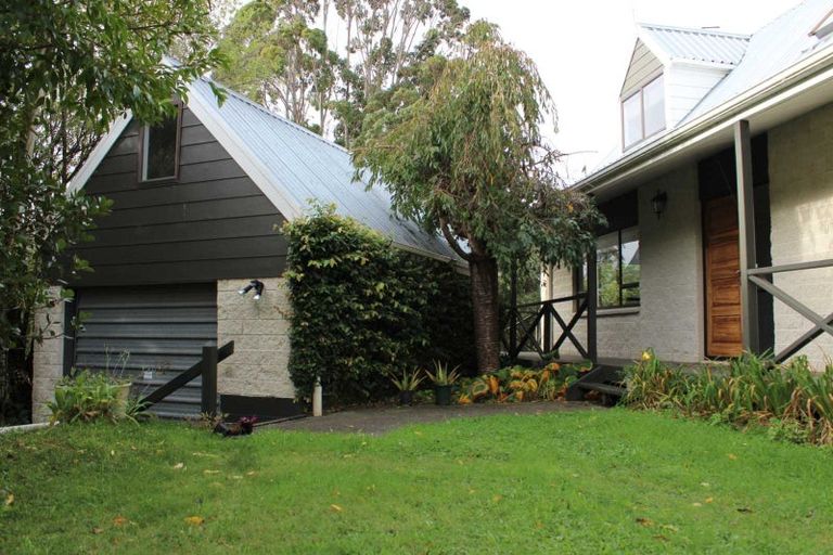 Photo of property in 26 Springdale Grove, Fitzherbert, Palmerston North, 4410