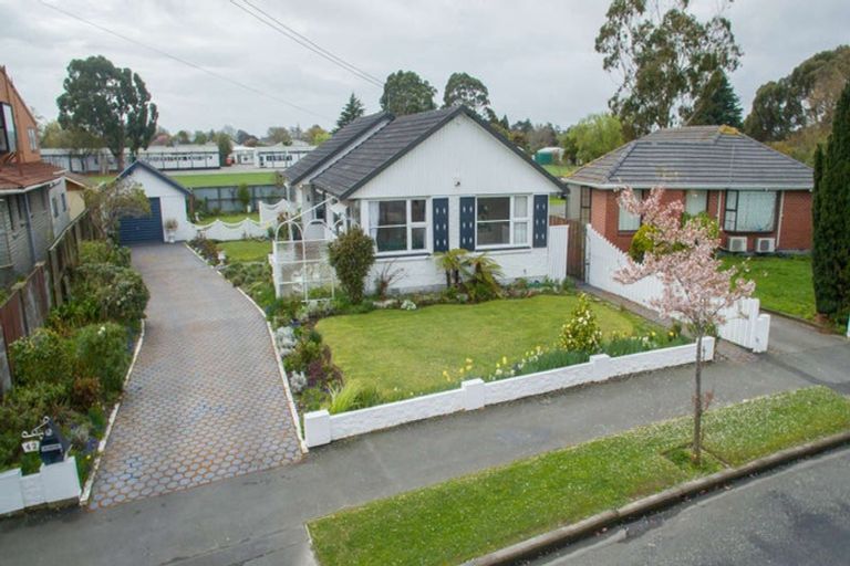 Photo of property in 42 Greendale Avenue, Avonhead, Christchurch, 8042