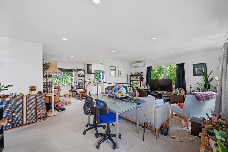 Photo of property in 131c View Road, Sunnyvale, Auckland, 0612