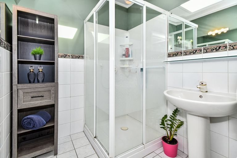 Photo of property in 8a Ashdown Place, Pahurehure, Papakura, 2113