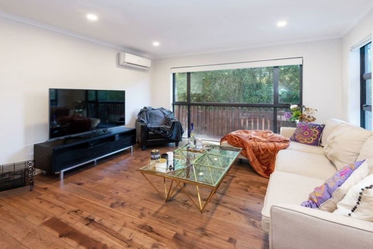 Photo of property in 16 Carlos Drive, Flat Bush, Auckland, 2016