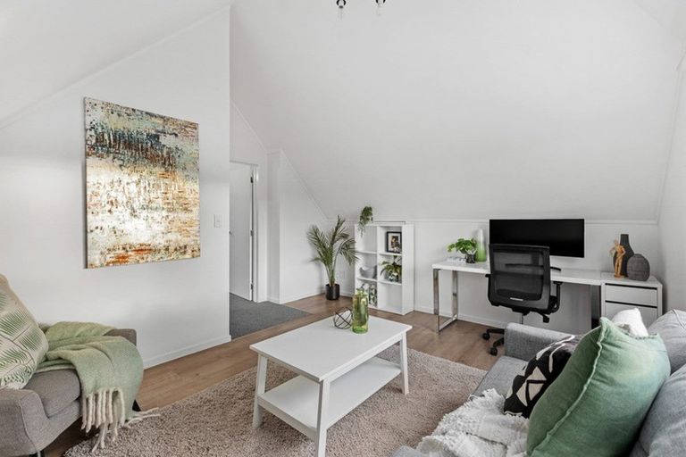 Photo of property in 22 Redfern Lane, Glenfield, Auckland, 0629