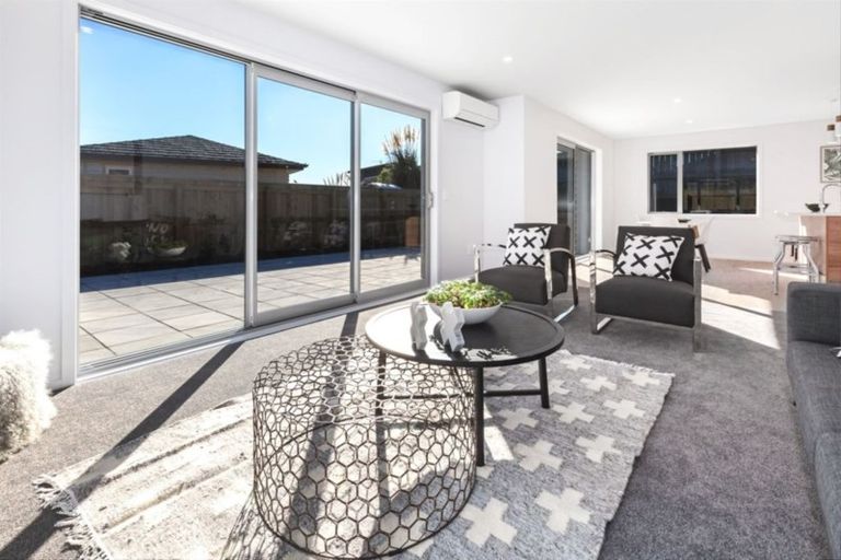 Photo of property in 154 Navigation Drive, Whitby, Porirua, 5024