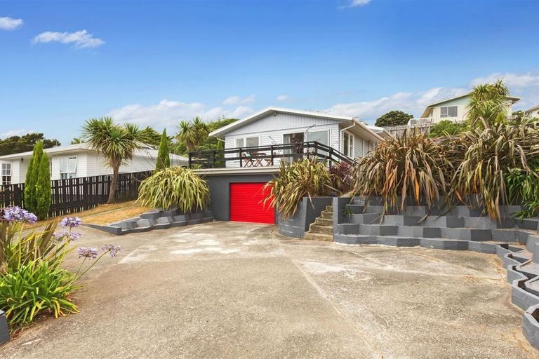 Photo of property in 129 Conclusion Street, Ascot Park, Porirua, 5024