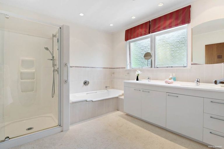 Photo of property in 35 Montgomery Avenue, Rothesay Bay, Auckland, 0630