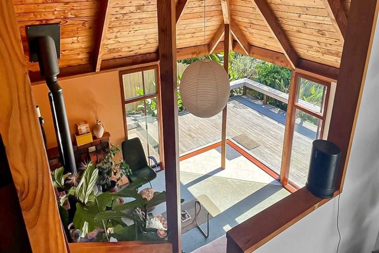 Photo of property in 15 Domain Crescent, Muriwai, Waimauku, 0881