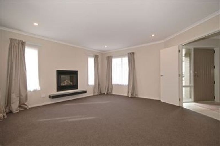 Photo of property in 12 Kouras Place, Flat Bush, Auckland, 2016