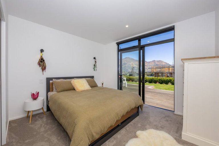 Photo of property in 2 Kotare Drive, Wanaka, 9305