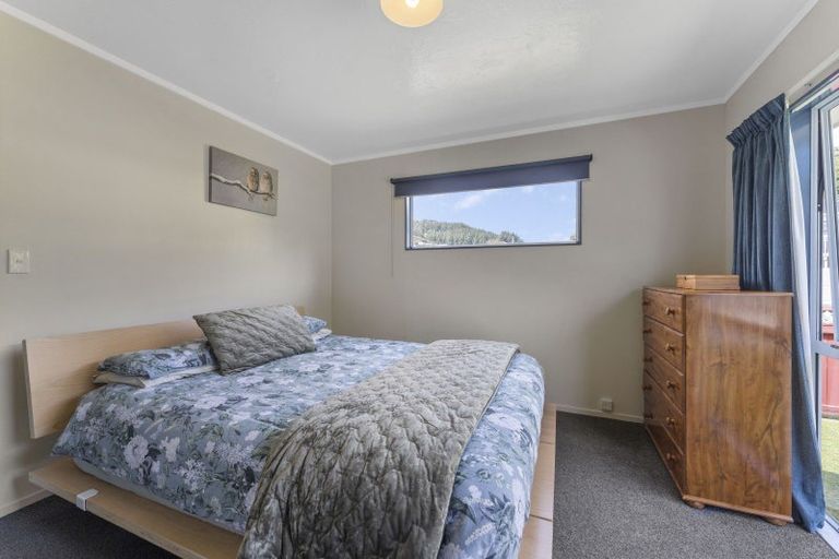 Photo of property in 2 Seagull Place, Whitby, Porirua, 5024
