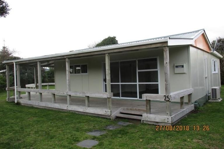 Photo of property in 25 Heperi Street, Waikanae Beach, Waikanae, 5036