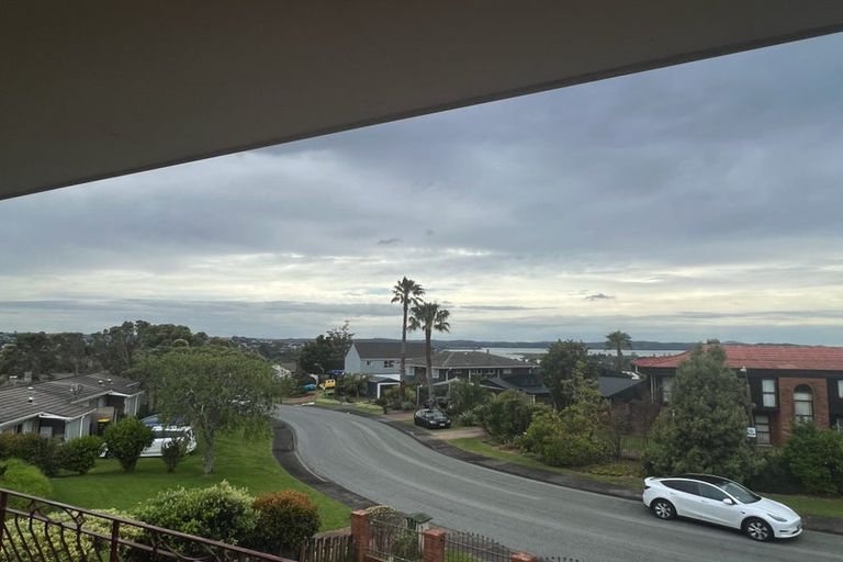 Photo of property in 12 Flagstaff Place, Massey, Auckland, 0614