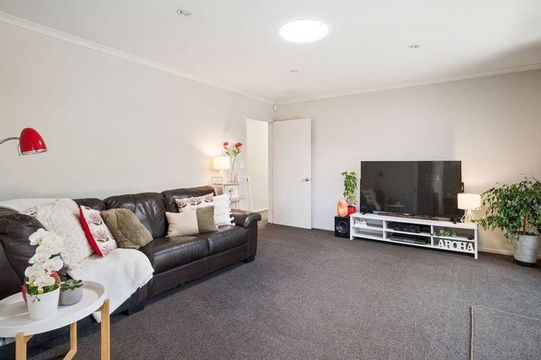 Photo of property in 8 Hoihere Place, Parklands, Christchurch, 8083