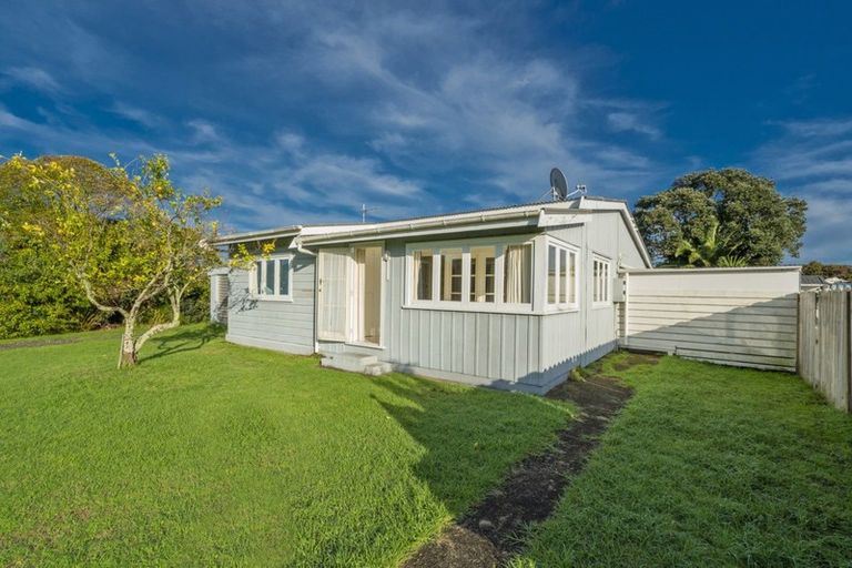 Photo of property in 1 Isabella Street, Whitianga, 3510