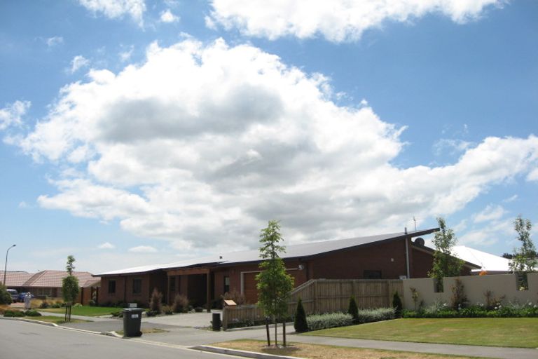 Photo of property in 46 Foresters Crescent, Parklands, Christchurch, 8083