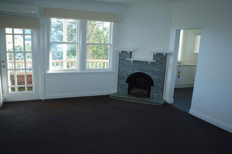 Photo of property in 24 Garden Road, Northland, Wellington, 6012